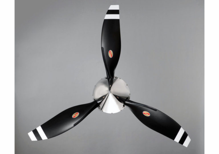 Aircraft piston engine composite propellers